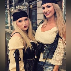 Meet your Poshers, Jen & Kayla